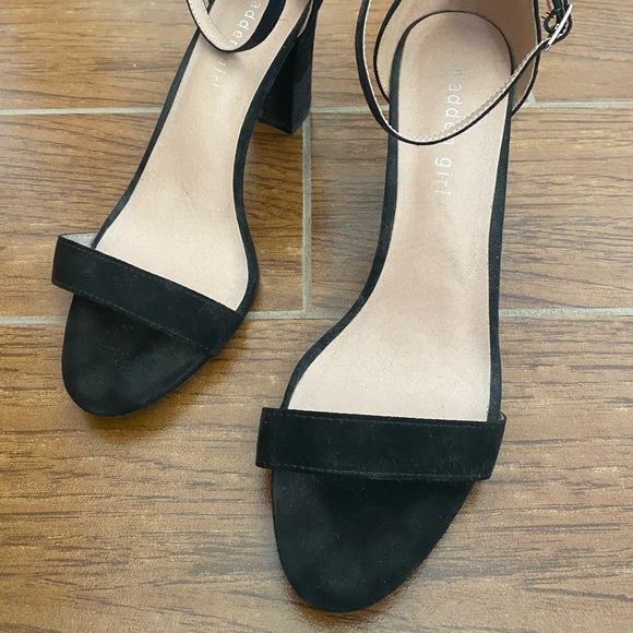 Heels - Picture 4 of 4